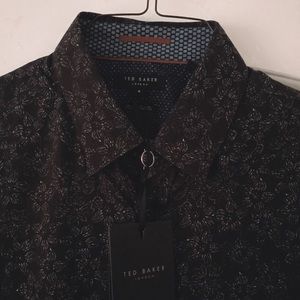 Men’s collared dress shirt